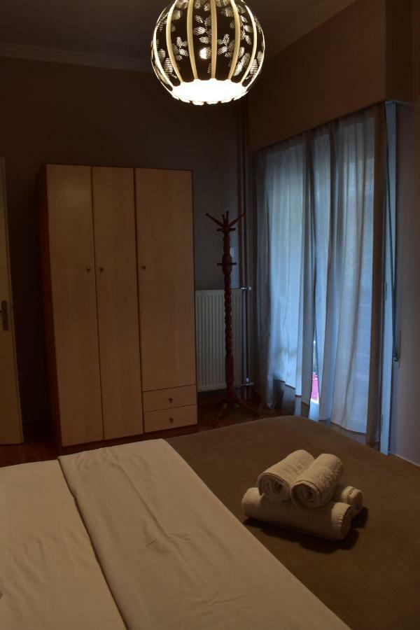 Chic Central Apartment In Evangelismos Metro Station Atenas Exterior foto