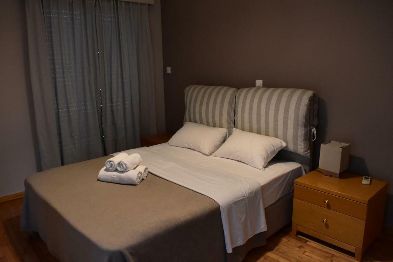Chic Central Apartment In Evangelismos Metro Station Atenas Exterior foto