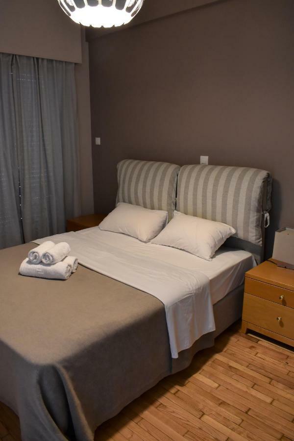 Chic Central Apartment In Evangelismos Metro Station Atenas Exterior foto