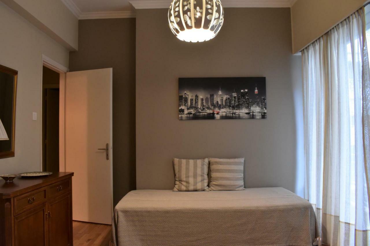 Chic Central Apartment In Evangelismos Metro Station Atenas Exterior foto