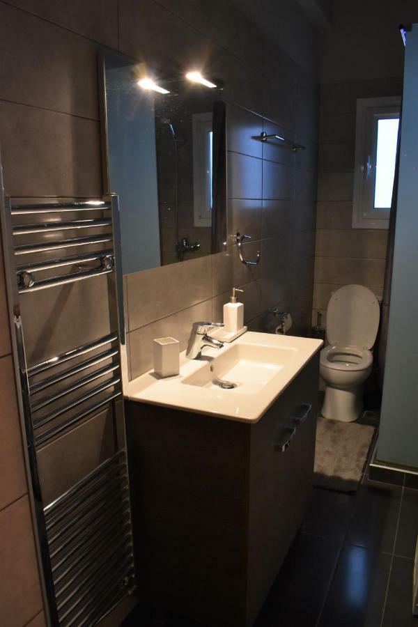 Chic Central Apartment In Evangelismos Metro Station Atenas Exterior foto
