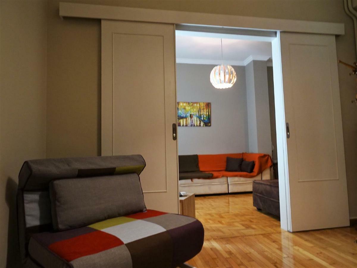 Chic Central Apartment In Evangelismos Metro Station Atenas Exterior foto