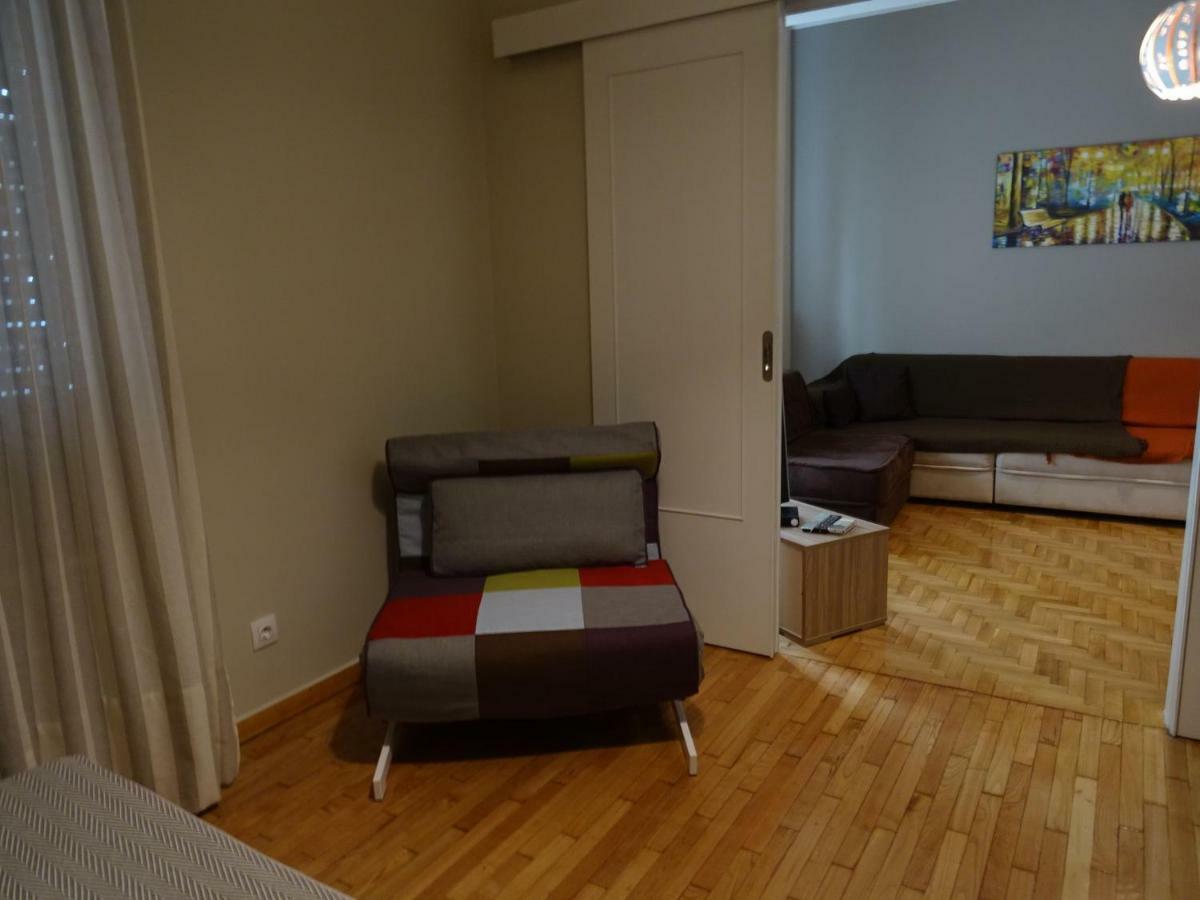 Chic Central Apartment In Evangelismos Metro Station Atenas Exterior foto