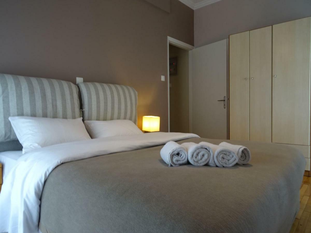 Chic Central Apartment In Evangelismos Metro Station Atenas Exterior foto
