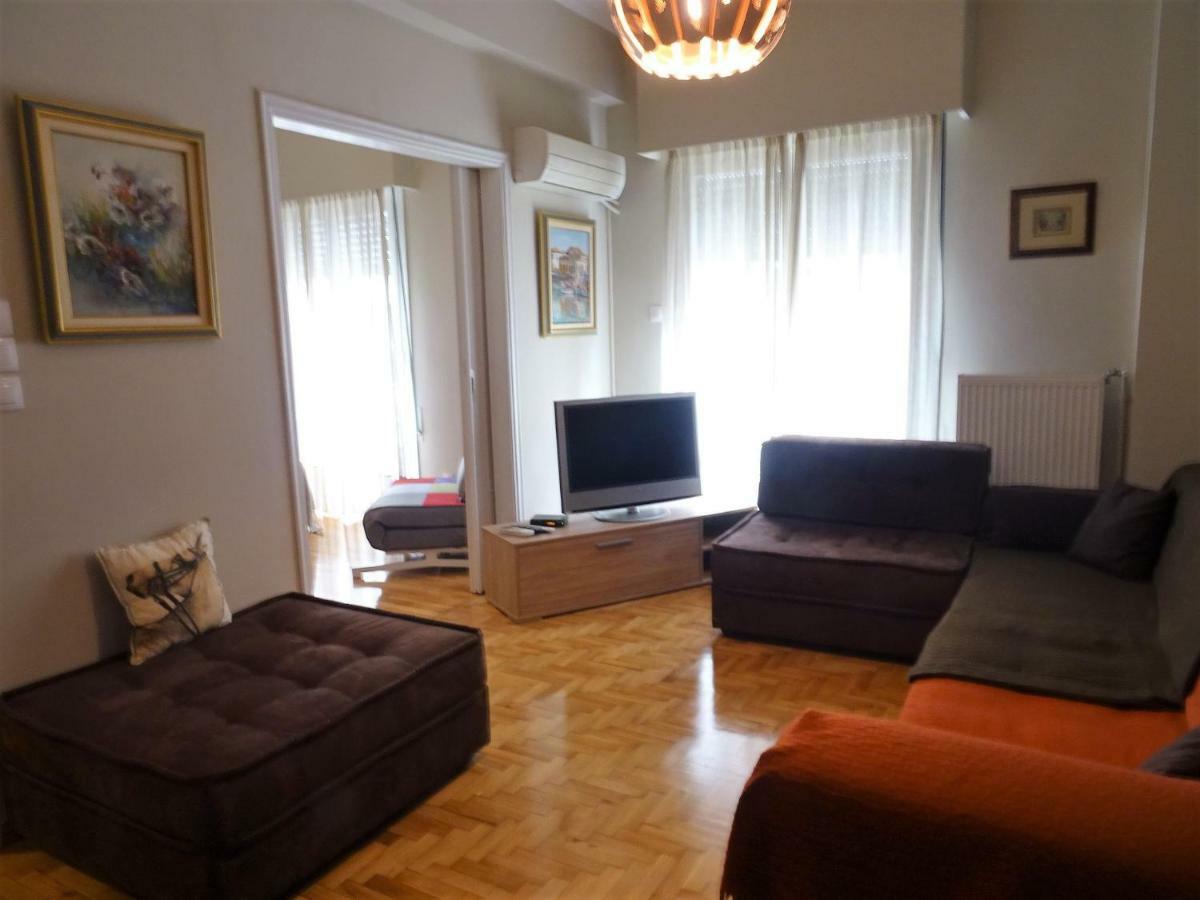 Chic Central Apartment In Evangelismos Metro Station Atenas Exterior foto