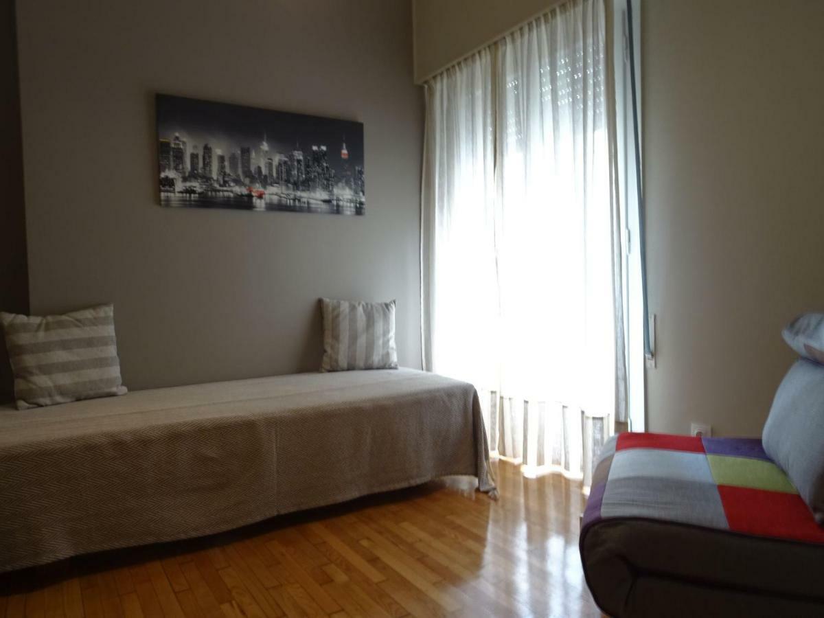 Chic Central Apartment In Evangelismos Metro Station Atenas Exterior foto
